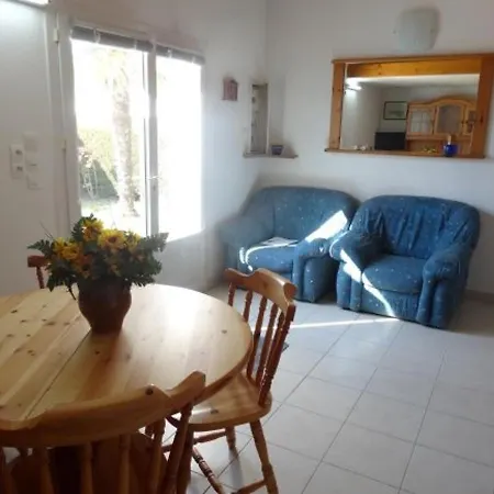 Holiday home Charmante Maisonnette Avec Piscine Privee, Proche Et Commerces - Fr-1-476-128