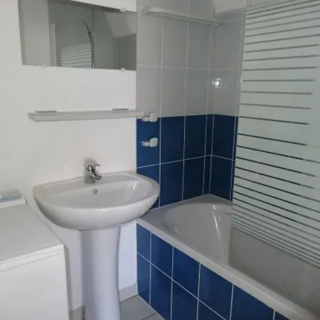 Holiday home Charmante Maisonnette Avec Piscine Privee, Proche Et Commerces - Fr-1-476-128 *