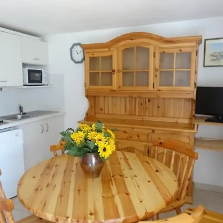 Charmante Maisonnette Avec Piscine Privee, Proche Et Commerces - Fr-1-476-128 *